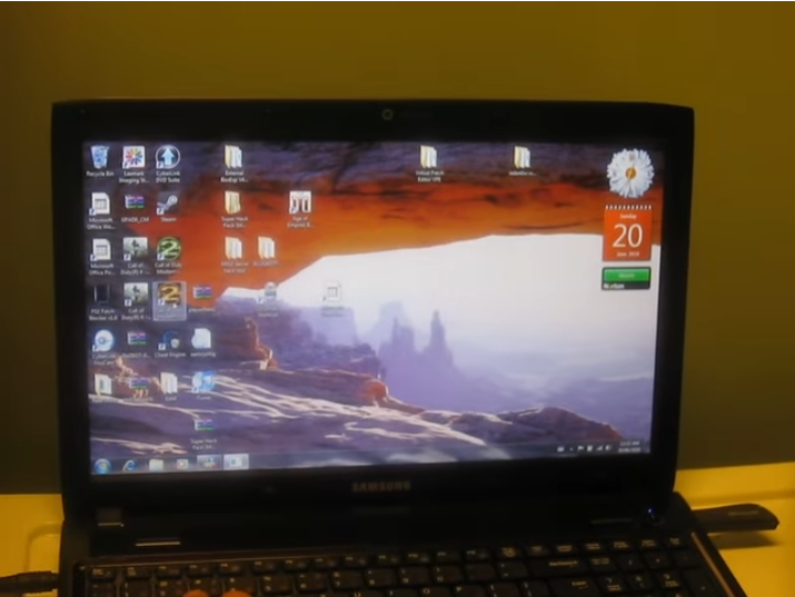 The best picture I have of my old development laptop (grainy picture of 2013 Samsung laptop)